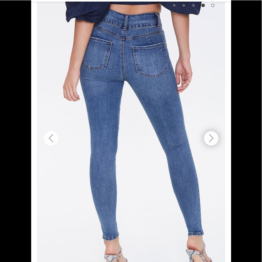 Curvy Fit High Rise Jeans - Picture 3 of 9